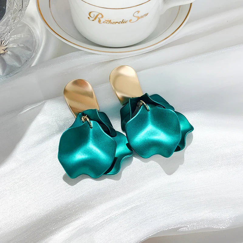 Solid Color Twisted Smooth Rose Flower Petal Dangle Earrings for Women Vintage Fashion Elegant Large Piece Exaggerated Jewelry