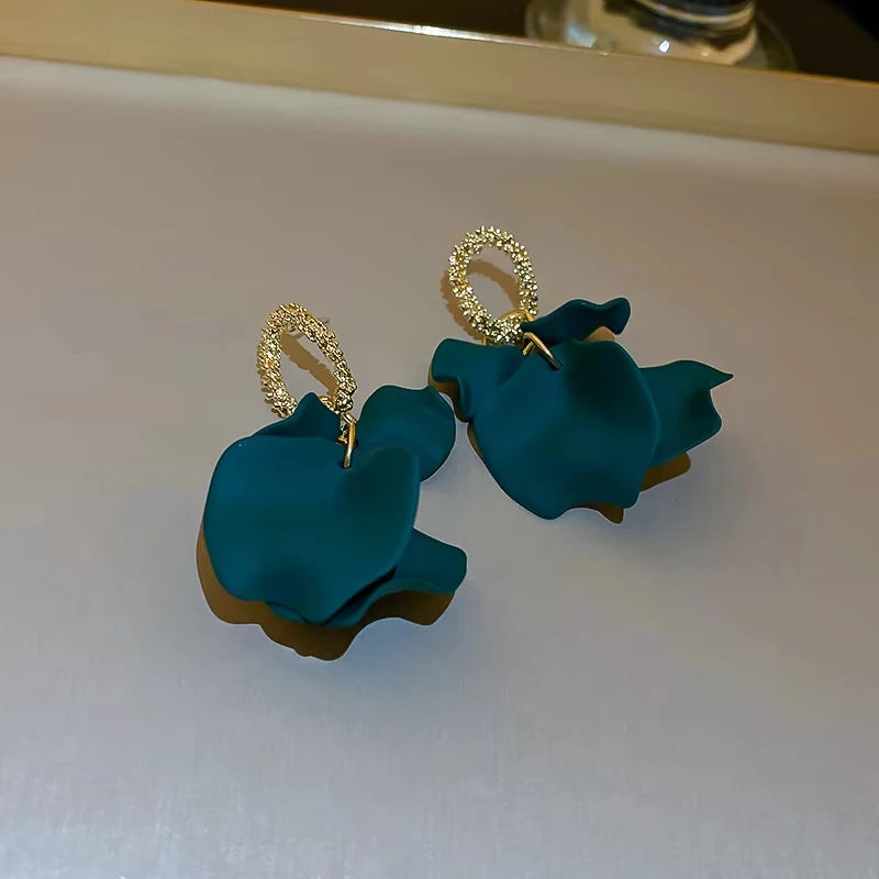 Solid Color Twisted Smooth Rose Flower Petal Dangle Earrings for Women Vintage Fashion Elegant Large Piece Exaggerated Jewelry