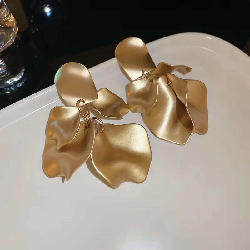 Solid Color Twisted Smooth Rose Flower Petal Dangle Earrings for Women Vintage Fashion Elegant Large Piece Exaggerated Jewelry