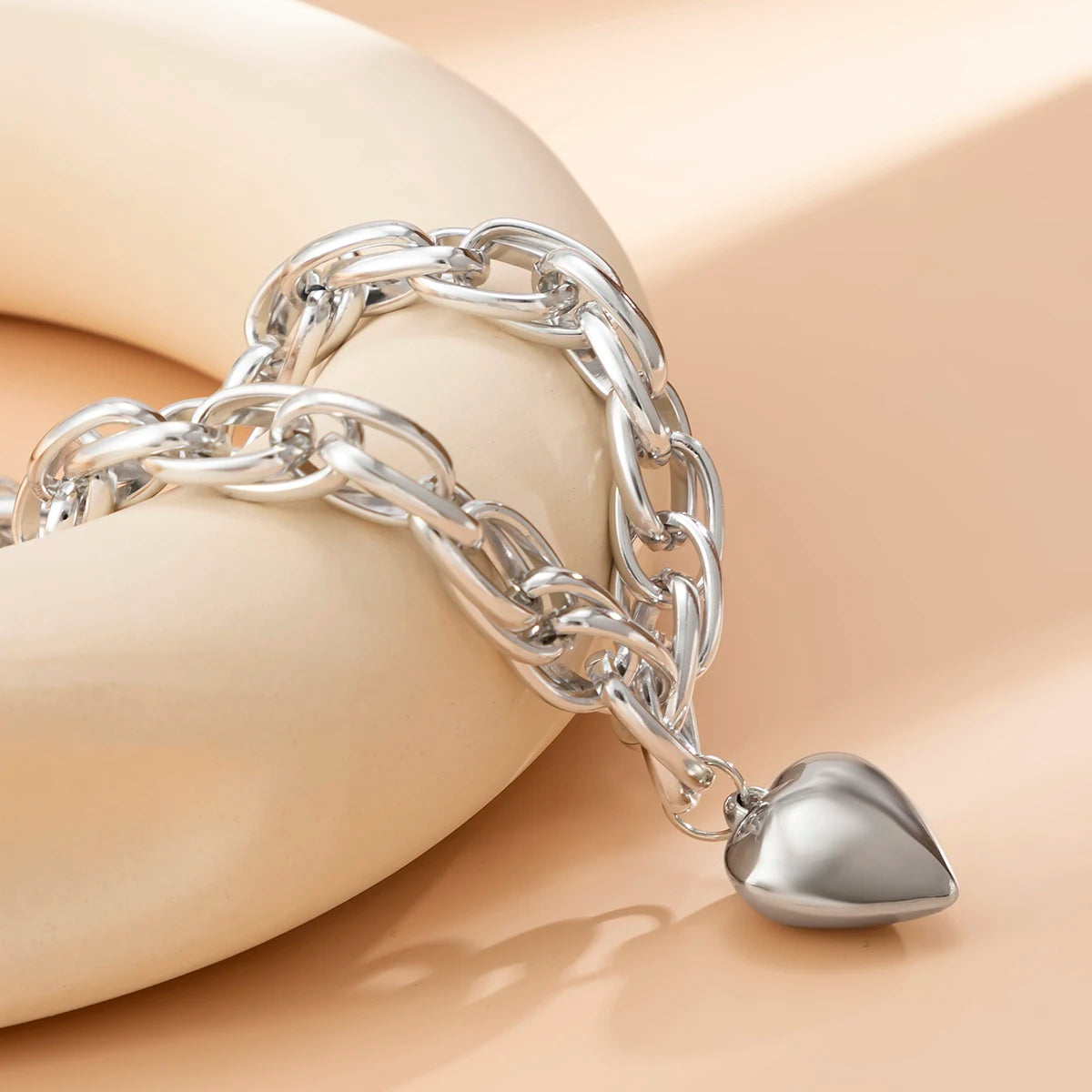 Hip Hop Thick Cross Chain With Heart Pendant Necklace for Women Chunky Short Choker Necklace Collar 2022 Fashion Jewelry on Neck